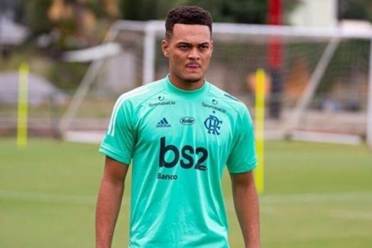 Rodrigo Muniz chegará ao Coritiba tentando emendar sequência de partidas, o que não ocorreu até o momento no Flamengo