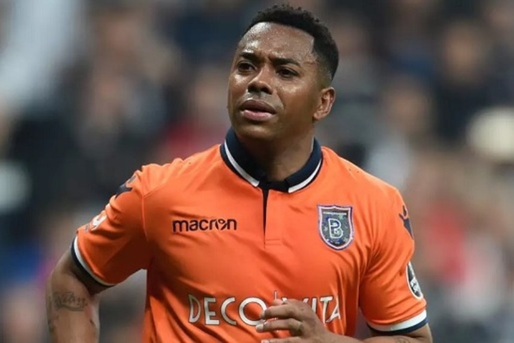 Aos 36 anos, Robinho está sem clube desde que o contrato com o Istambul Basaksehir expirou, em agosto