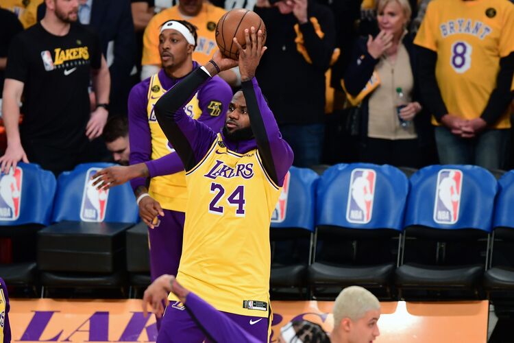 LeBron James tem ligação forte com Kobe Bryant; nesta sexta-feira, astro pode conquistar a NBA com a mesma camisa que o