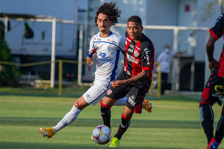 Avaí bateu o Vitória por 2 a 1, neste sábado, no Barradão