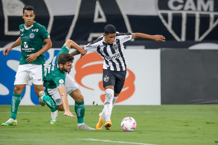 Sávio em ação na vitória por 3 a 0 do Atlético sobre o Goiás
