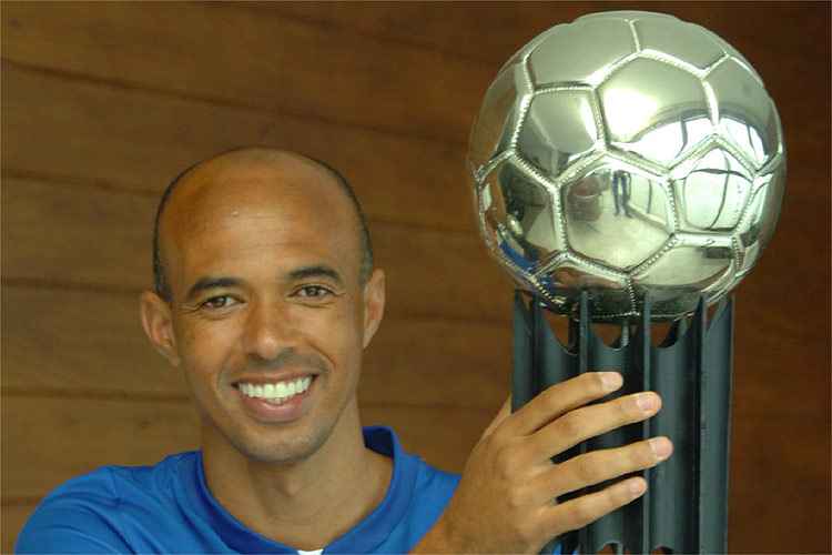 Ricardinho conquistou 15 títulos com a camisa do Cruzeiro; um deles foi sob o comando de Felipão