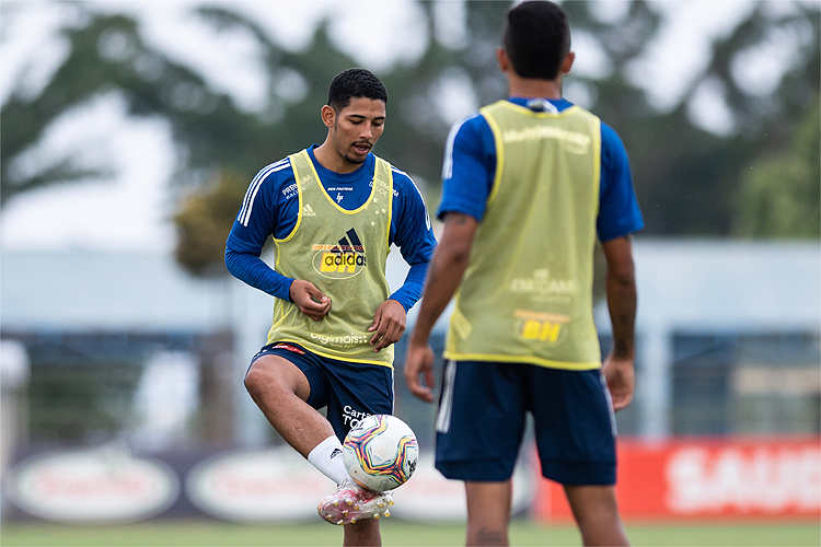 Zé Eduardo tentará impressionar técnico Felipão