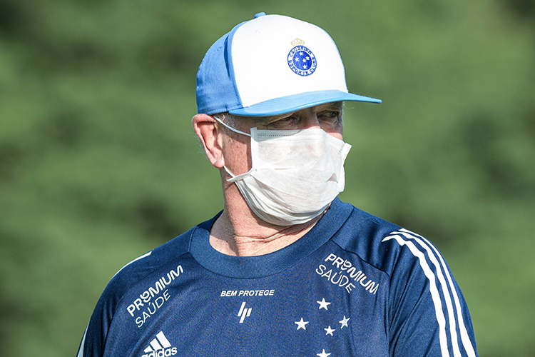 Felipão reestreou pelo Cruzeiro com vitória sobre o Operário na Série B