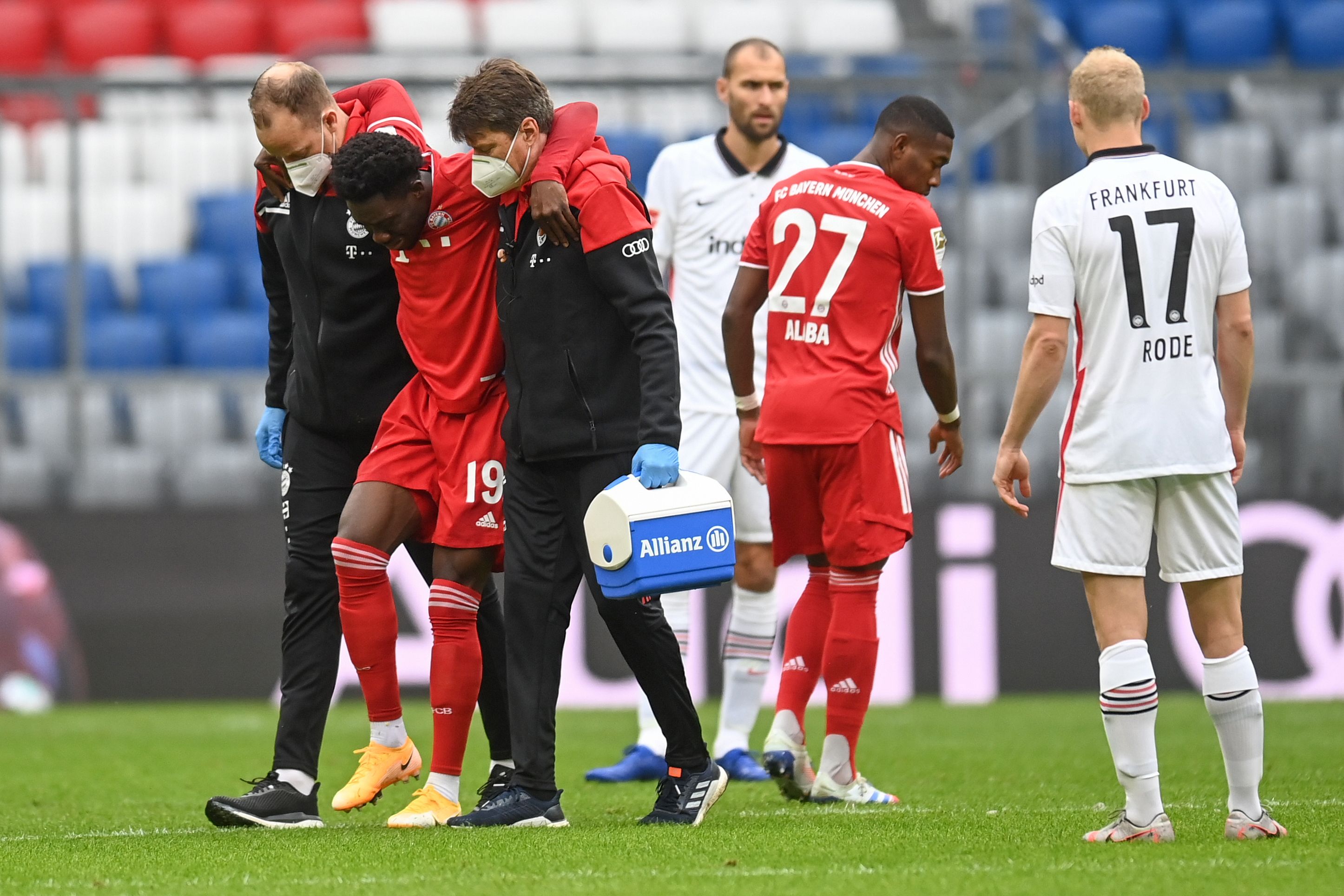 Lateral de 19 anos deve perder dois meses por lesão no tornozelo