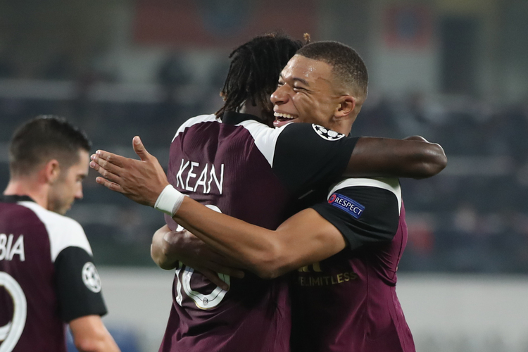 O italiano Moise Kean marcou os dois gols do PSG na partida