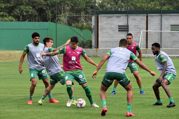 Formação titular deverá ser modificada visando jogo de volta contra o Corinthians, pela Copa do Brasil