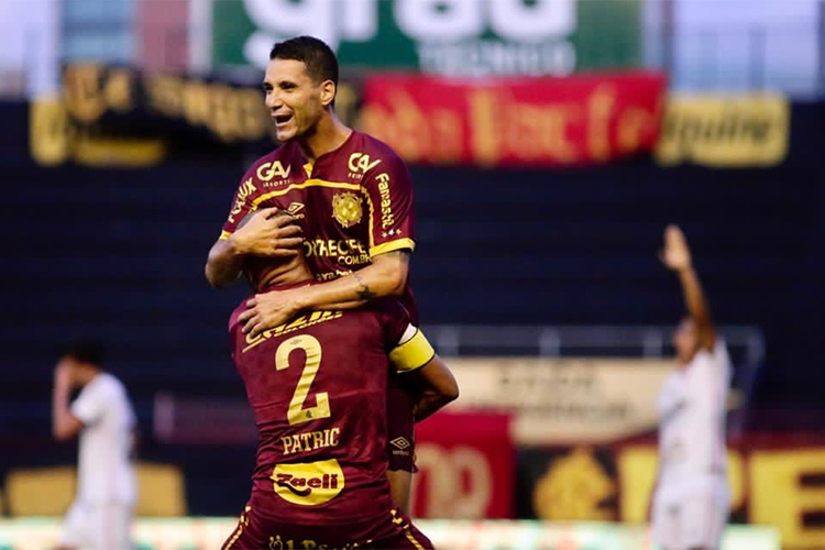 Thiago Neves marcou o gol da vitória do Sport sobre o Athletico-PR