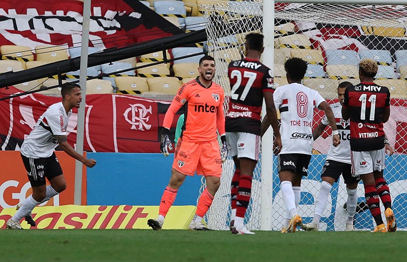Goleiro do São Paulo foi destaque em goleada sobre o Flamengo
