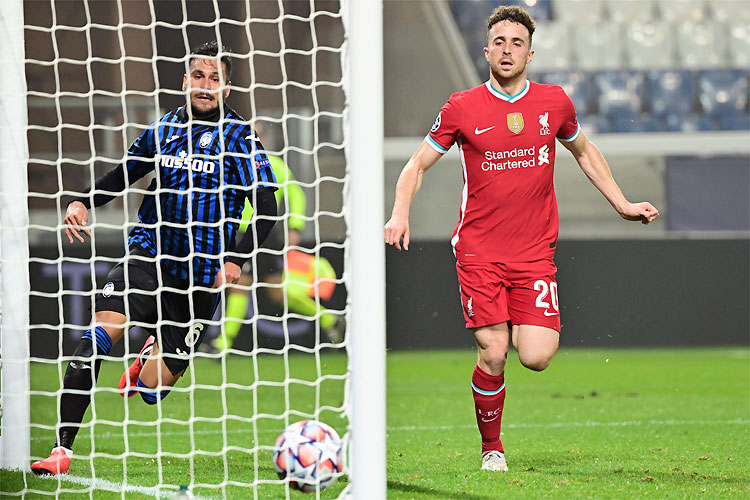 Português Diego Jota deixou Roberto Firmino no banco e foi destaque com hat-trick na goleada