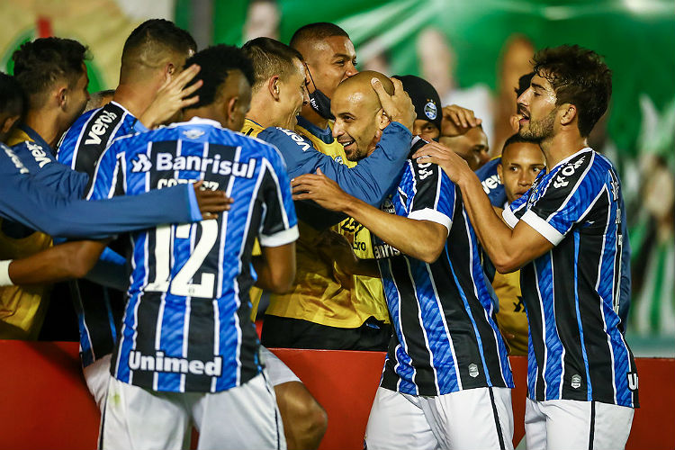 Jogadores do Grêmio celebram gol de Thaciano no Alfredo Jaconi