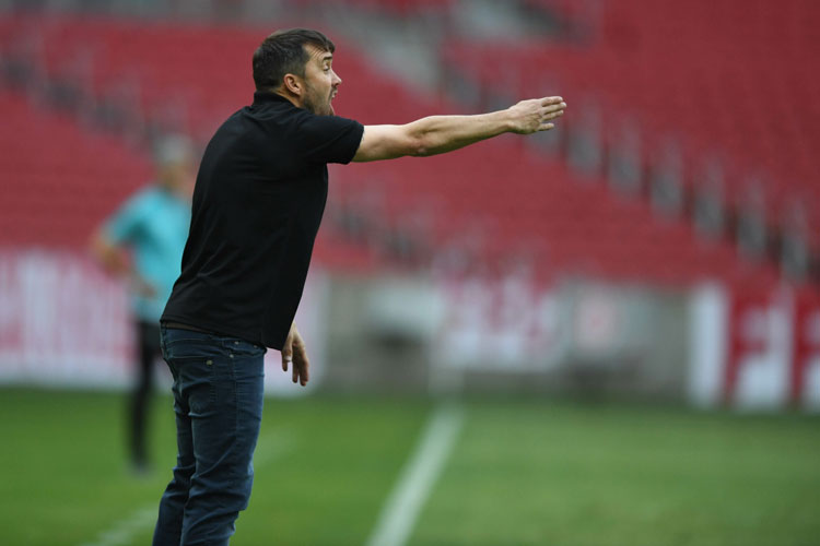 Eduardo Coudet acertou com o Celta de Vigo da Espanha