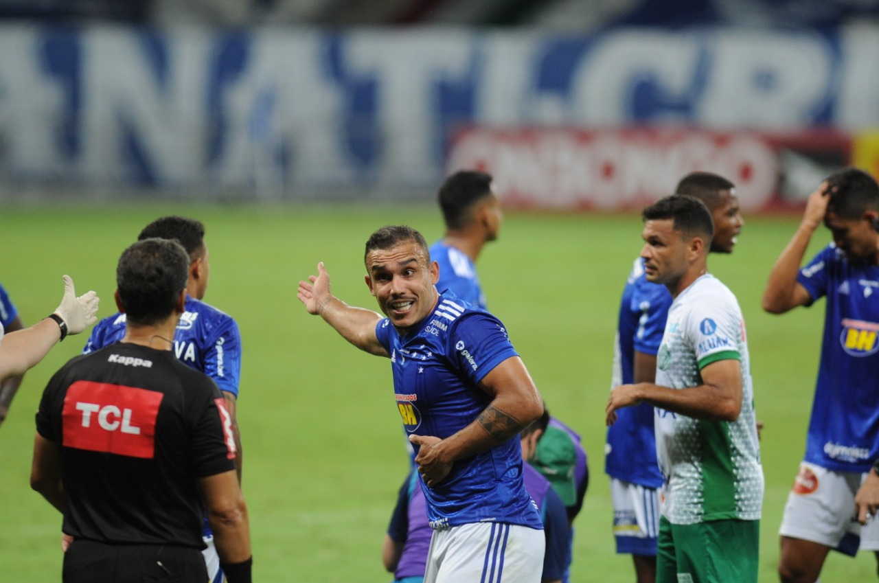 Pottker foi expulso em falta inexistente