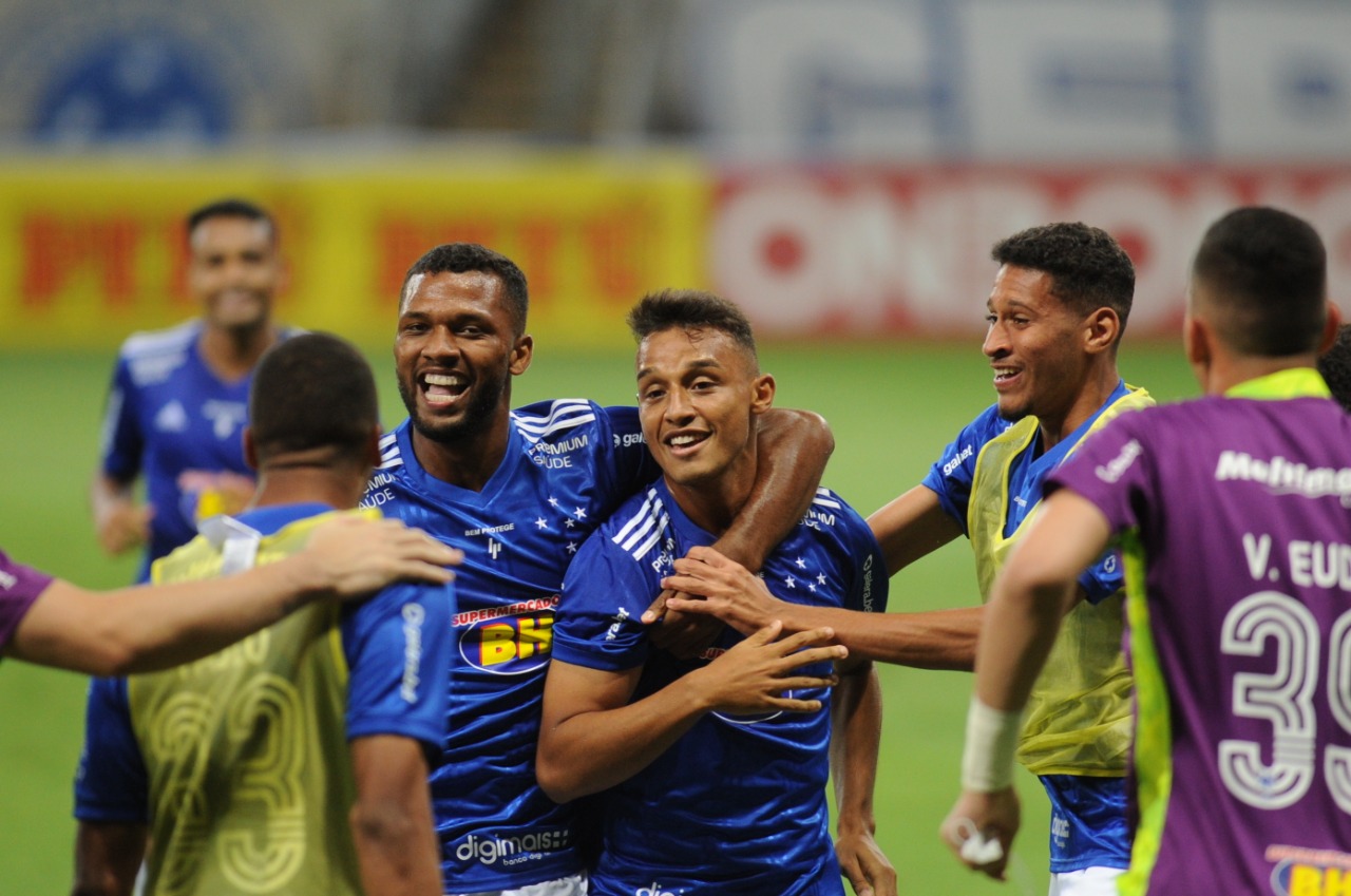 Welinton fez o gol de empate aos 34 minutos