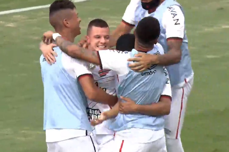 Gol do Athletico-PR foi marcado por Renato Kayser, ex-Cruzeiro