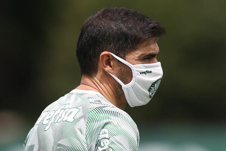 Abel Ferreira tem gerado impressão positiva nos primeiros jogos pelo Palmeiras; time ainda não sofreu nenhum gol com o português no comando