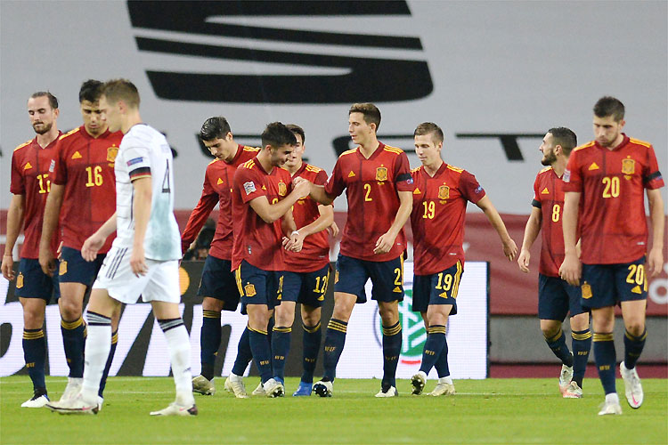 Implacável, Espanha foi um rolo compressor com três gols de Ferrán Torres