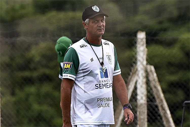 Após conduzir América à semifinal da Copa do Brasil, Lisca tenta manter o time no G4