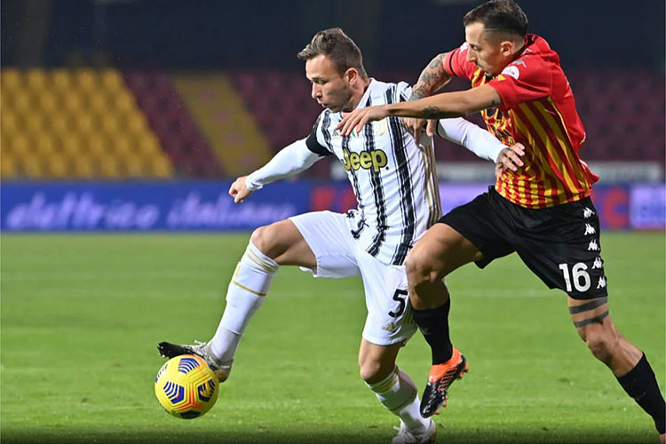 Arthur foi titular da Juventus no duelo fora de casa