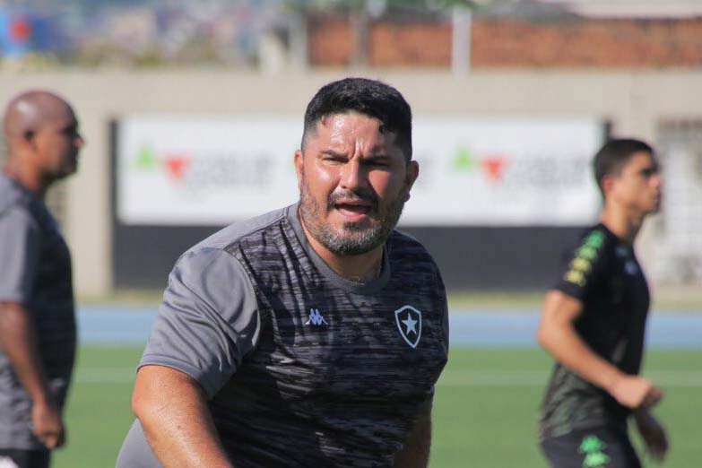 Eduardo Barroca já havia iniciado os treinamentos no Botafogo