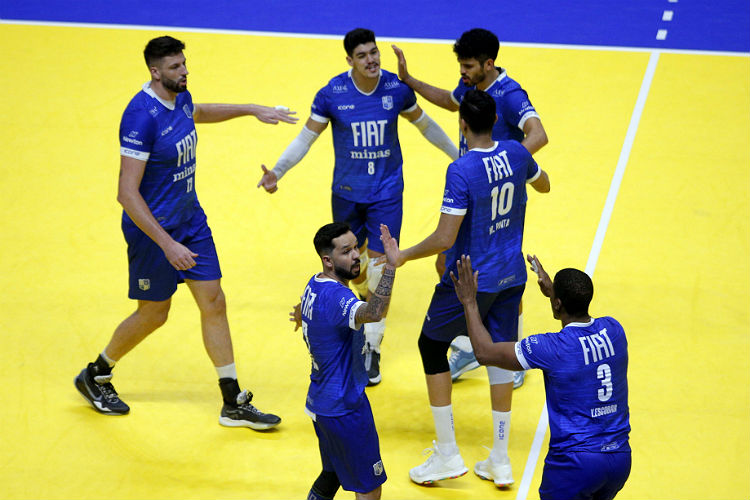 Minas comemora sétima vitória na Superliga, a quarta seguida