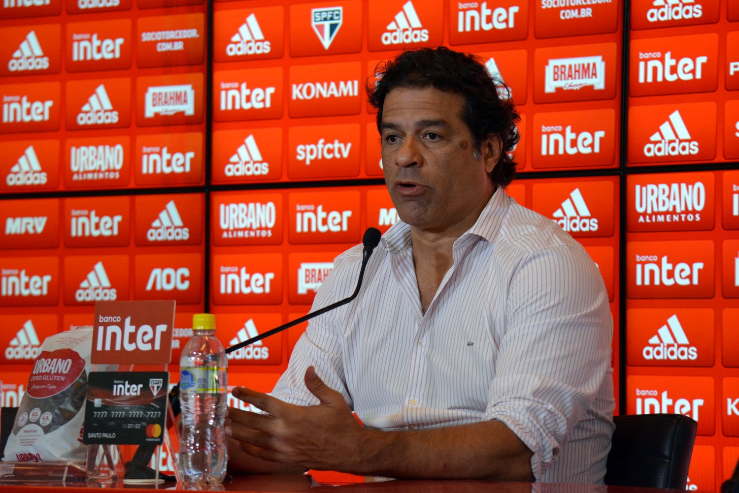 Raí tem contrato com o clube somente até dezembro, quando termina o mandato do atual presidente do clube, Carlos Augusto de Barros e Silva, o Leco