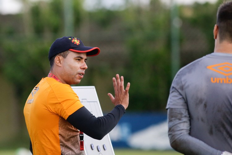 Treinador agora vai ter o desafio de encontrar um substituto