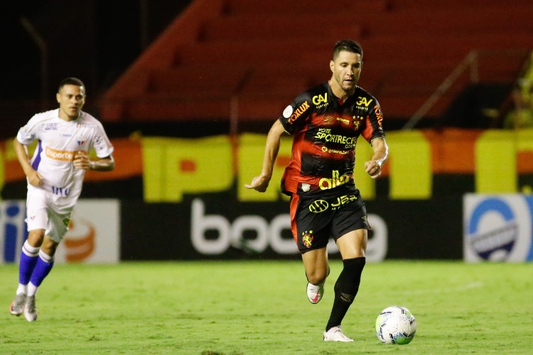 Thiago está suspenso e desfalca o Sport contra o Fluminense
