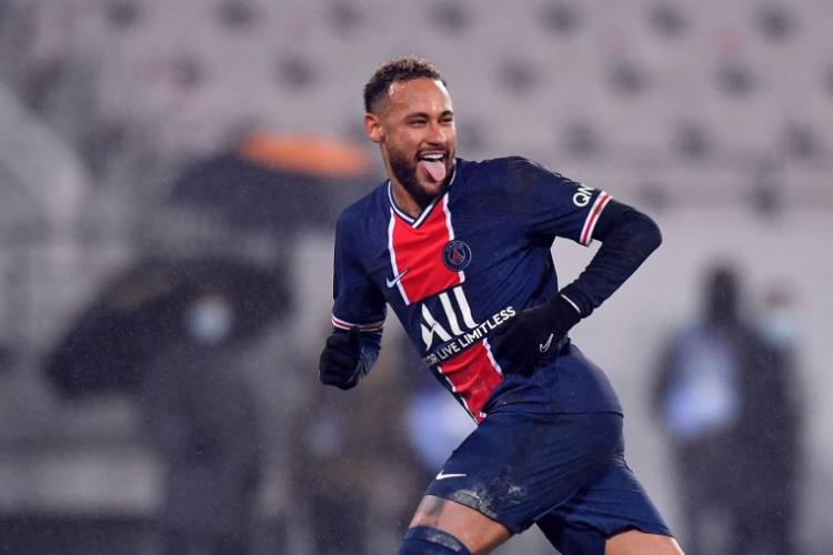 Neymar comemora gol contra o Olympique de Álvaro