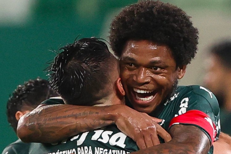 Palmeiras goleia Corinthians e segue sonhando com título brasileiro ...