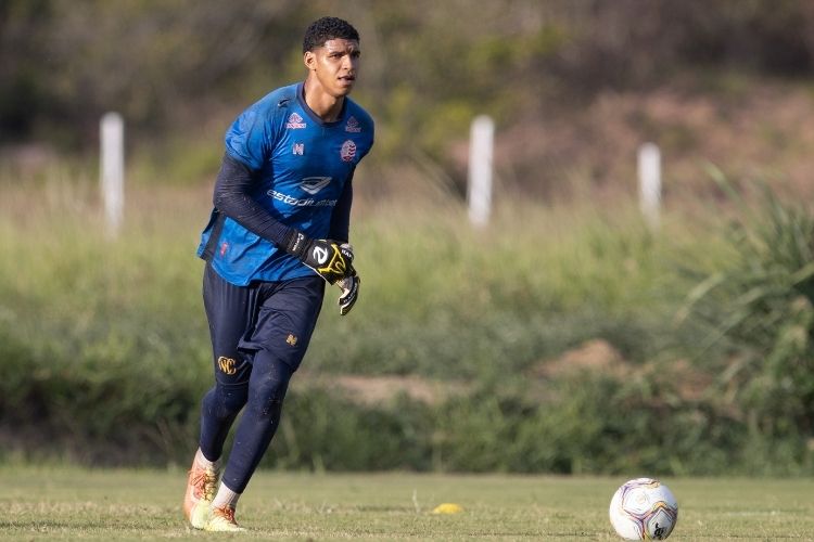 Halls disputou três jogos com a camisa do Náutico