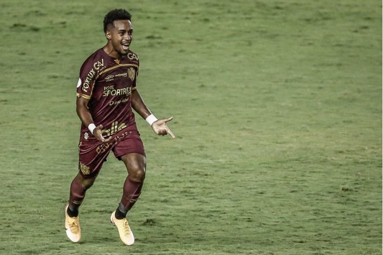 Ewerthon tem se destacado nos últimos jogos do Sport