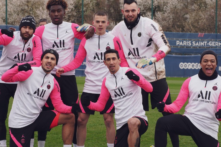 Neymar até foi para o campo, mas não jogará