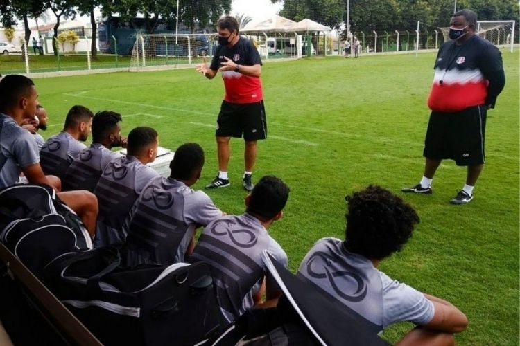 Jogadores no CT do Goiás, na manhã desta terça-feira