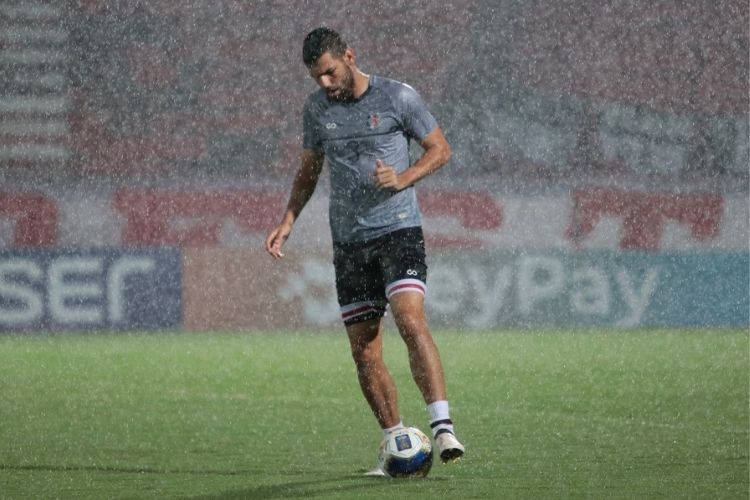 William Alves foi quem substituiu Danny Morais no início do primeiro tempo