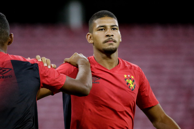 Renzo é um dos 8 jogadores da base que estrearam contra o Vera Cruz