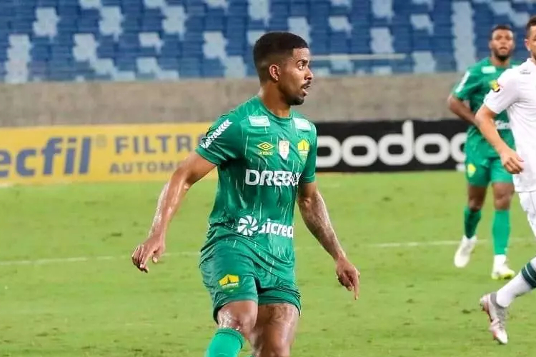 Atleta fez 30 jogos vestindo a camisa do Dourado