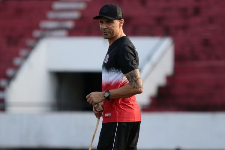 Treinador iniciou o trabalho no Santa Cruz nesta quinta-feira