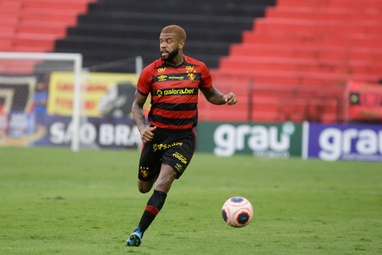 Júnior Tavares vem demonstrando polivalência no Sport