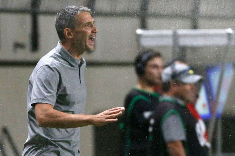 Treinador foi vice-campeão do Campeonato Chileno