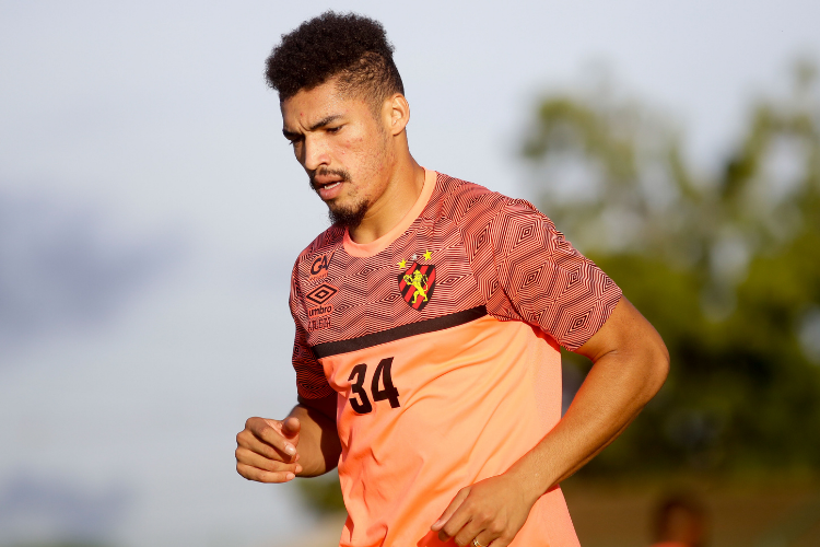 Revelado pelo Leão, Adryelson tem 127 jogos com a camisa do Sport 