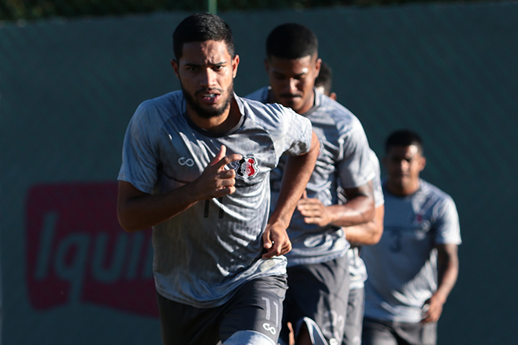 Madson é presença constante na escalação coral