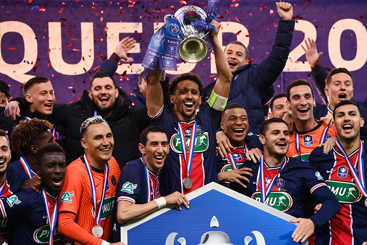 Marquinhos, zagueiro da Seleção, foi quem levantou a taça do torneio francês