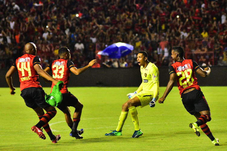 Mailson defendeu dois pênaltis e deu o título ao Leão