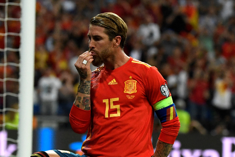 Na foto, o zagueiro celebrando gol anotado durante as eliminatórias da Euro