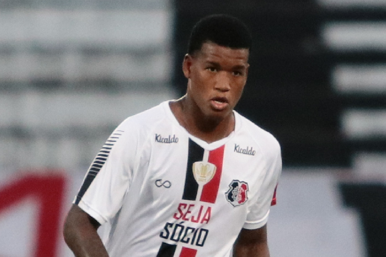 Jogador de 23 anos entrou em campo 11 vezes pela Cobra Coral