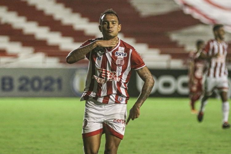 Vinícius foi responsável por iniciar vitória do Náutico nesta terça-feira