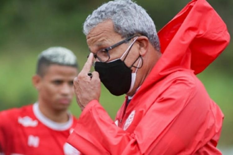 "Eu sei que vai chegar uma hora em que vocês vão falar que a equipe está sendo previsível", confessou Hélio