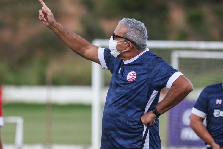 Atletas já embarcaram visando partida contra o Londrina, no dia 23