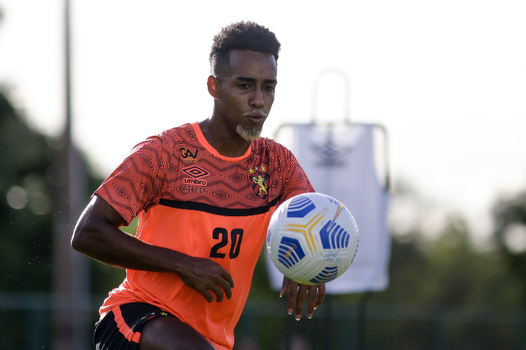Ewerthon tem contrato com o Sport até 2024